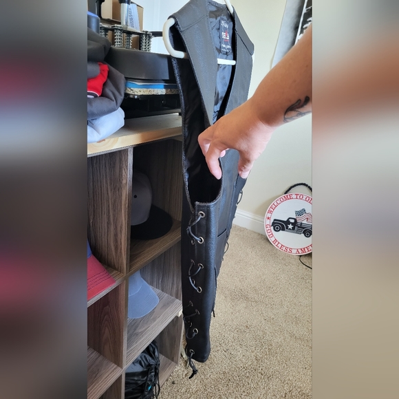 Black Leather Riding Vest - Picture 6 of 6